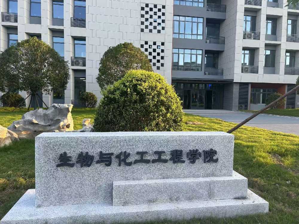 炉霍县扬州职业大学体育场高杆灯项目